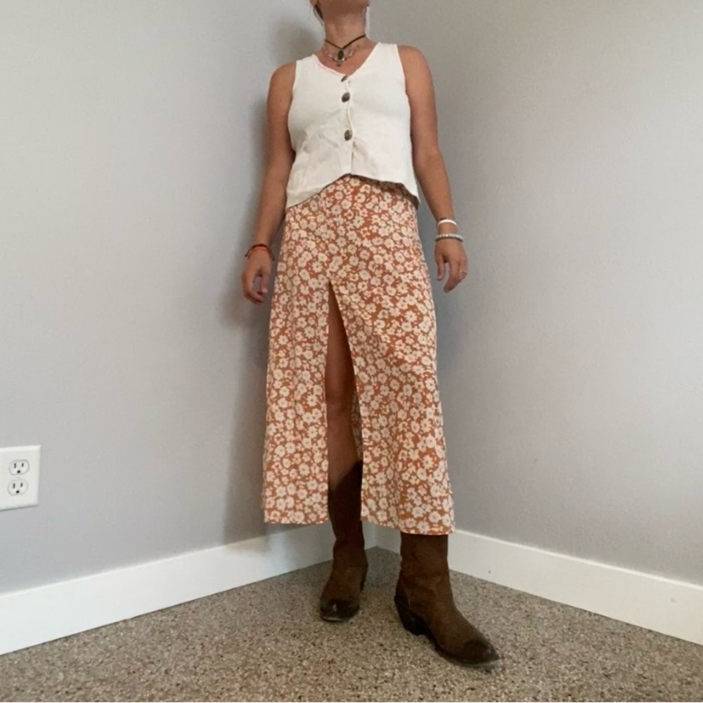 ORANGE AND WHITE FLORAL MIDI SKIRT